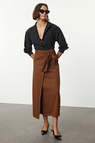 Trendyol Collection Zweireihiger Rock in Leinenweboptik – mit Bindedetail, Braun Twoaw25et00134