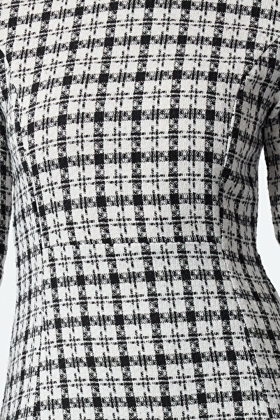 Trendyol Collection A-line mini kostkované šaty - černé kostkované tkané, Twoaw25el00547