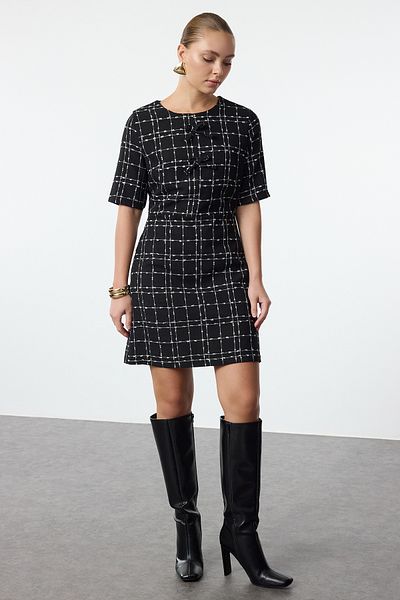 Trendyol Collection A-Linien-Minikleid aus Tweed - Schwarzes Karomuster und Schleifendetail Twoaw25el00186