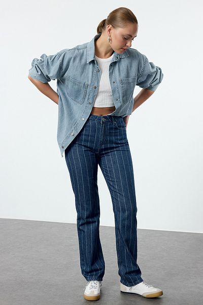 Trendyol Collection Gerade Jeans mit hoher Taille und blauen Streifen - Twoaw25je00256