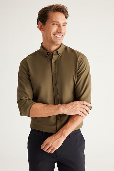 AC&Co / Altınyıldız Classics Khakifarbenes Oxford-Hemd im Slim Fit für Herren, bügelleicht, Knopfkragen, Baumwolle