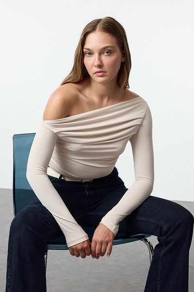 Trendyol Collection Flexible Strickbluse - Langarm, Kordelzug mit Schmucksteinen, tailliert Twoaw25bz00248