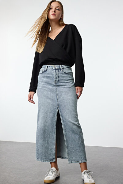 Trendyol Collection Μαύρο πλεκτό φούτερ με ελαστική κουκούλα - κανονική εφαρμογή Twoaw25sw00167