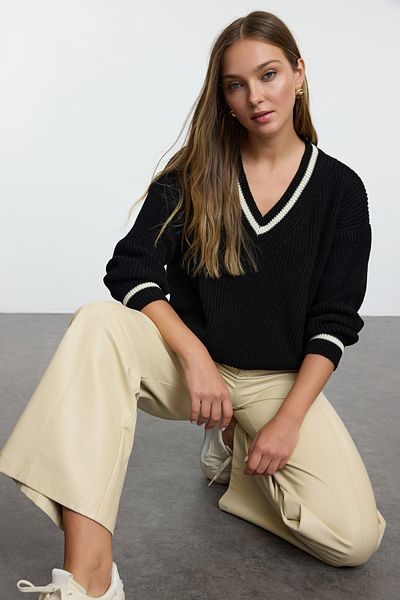 Trendyol Collection Pulover negru cu decolteu în V - Potrivire largă TWOAW25KZ00368