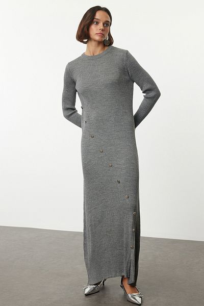 Trendyol Modest Strickkleid in Grau - Knopfdetail, Tctaw25eb00093