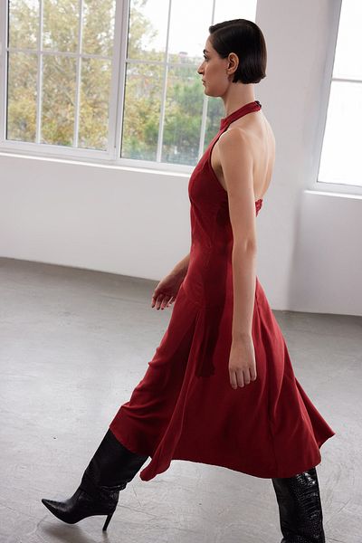 Trendyol Collection Burgunderrotes Midi-Webkleid – Rückenausschnitt und Neckholder, limitierte Auflage TWOAW25EL00291