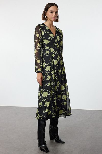 Trendyol Collection Μίντι σιφόν φόρεμα σε γραμμή Α - Μαύρο φλοράλ στάμπα TWOAW25EL00344