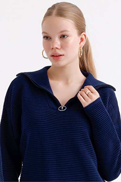 MD trend Kadın Yakası Fermuarlı Kendinden Desenli Oversize Triko Tunik Elbise