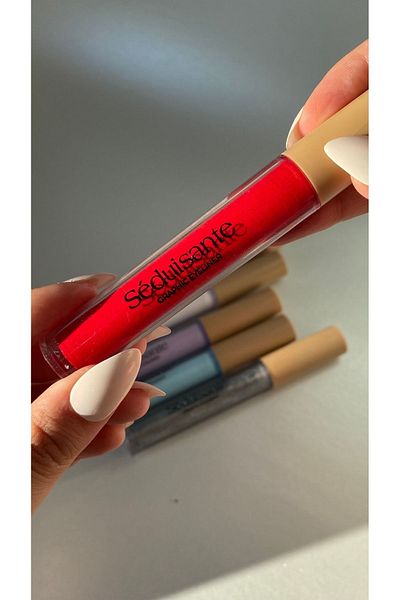 séduisante Red Color Eyeliner and Shadow