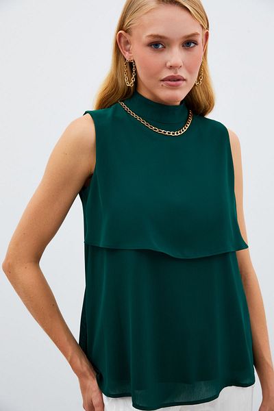 Sateen Bluză cu volan cu detaliu de accesorii - smarald