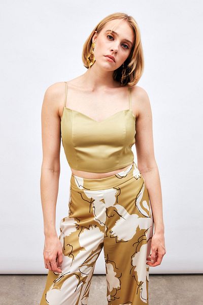 Sateen Bluză crop din satin verde ulei - curea de frânghie