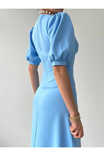 Afiş Butik Rochie albastră pentru bebeluși cu decolteu în V cu mâneci cu balon - Nasturi cu perle