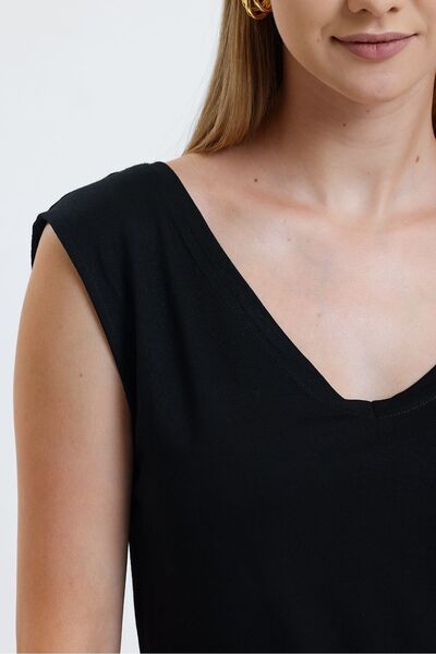 SİSTERS2HC تي شيرت أسود عميق من الأمام والخلف ورقبة على شكل حرف V وأكمام منخف...