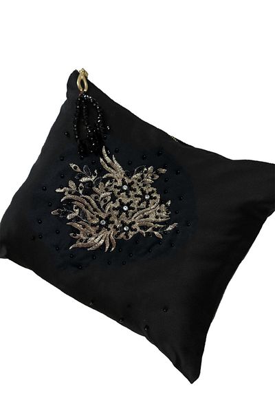 bb handmade collection Дамска чанта от сатен в черно - специален дизайн и ръчно бродирана чанта