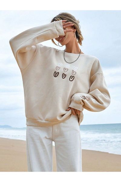 Basko fashion Γυναικείο φούτερ σε κρεμ χρώμα με κέντημα καρδιά