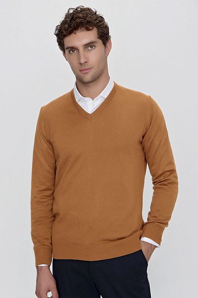 Morven Men's Brown Basic Dynamic Fit Relaxed Cut V-Neck Knitwear Sweater