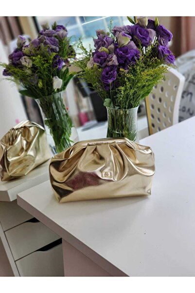 Moom Bag Women's Shoulder Bag with Gold Accessories - Bundle Form