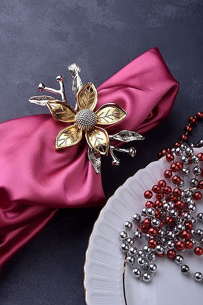 AVMSTORE Gold and Silver Daisy Patterned Luxury Napkin Ring
