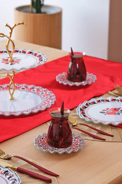 Glore Carmine 6-Piece Tea Set