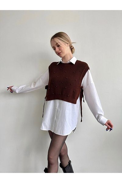 BEJNA Damen-Strickpullover mit seitlichem Bindeband und Perlendetails in Braun