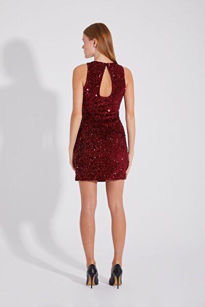 ONE8 Party Elbisesi Bordo Pul Payetli Kadife Kumaş Sırt Dekolte Astarlı Mini Elbise
