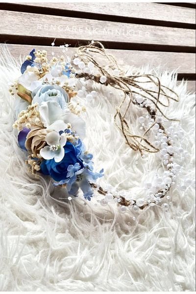 çiğdem kaya design شباشب وتاج للحوامل مزين بالزهور المجففة باللون الأزرق (مجموعة النفاس، تاج الأمومة)