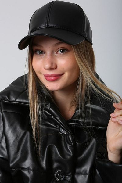 Luminos Butik Черна кожена бейзболна шапка - обикновена козирка, изчистен стилен дизайн Spk1104
