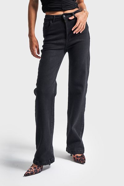 its basic Black Straight Fit Lycra Denim - Women's 1W41