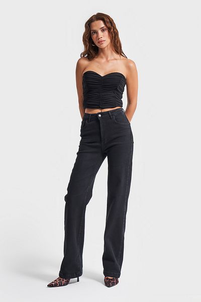 its basic Black Straight Fit Lycra Denim - Women's 1W41