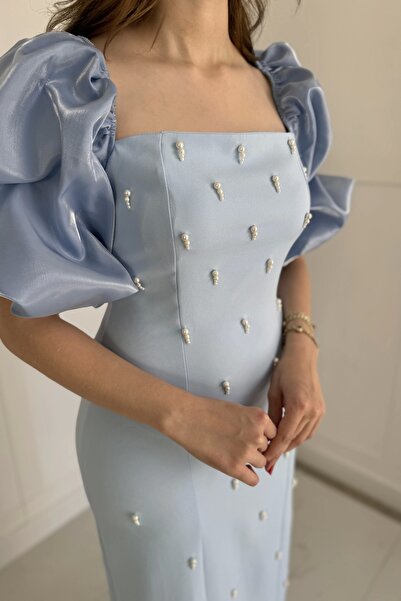 HELİS BUTİK Rochie albastră Maxi PERA cu decolteu pătrat cu detalii în piatră