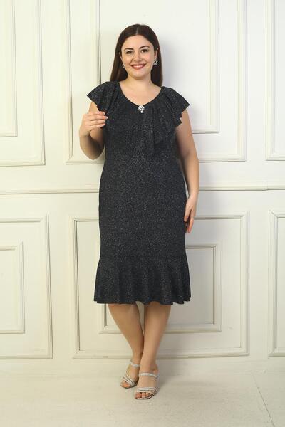 By Saygı Φόρεμα με λαιμόκοψη και καρφίτσα με λεπτομέρεια με γκλίτερ