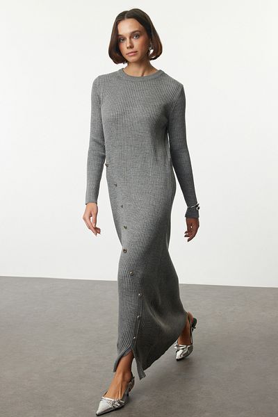 Trendyol Modest Strickkleid in Grau - Knopfdetail, Tctaw25eb00093