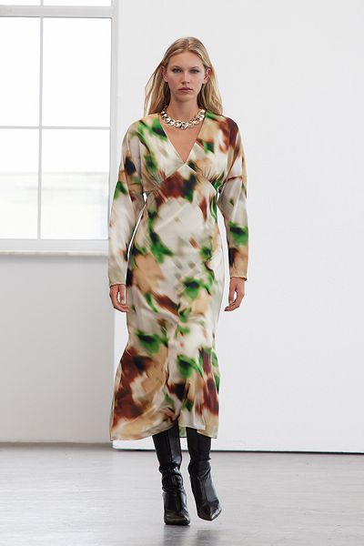 Trendyol Collection Květinové midi šaty A-Line - barevná limitovaná edice Twoaw25El00292