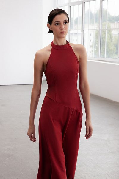 Trendyol Collection Burgunderrotes Midi-Webkleid – Rückenausschnitt und Neckholder, limitierte Auflage TWOAW25EL00291