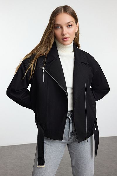 Trendyol Collection Schwarzer Oversize-Mantel mit Gürtel TWOAW25MO00121