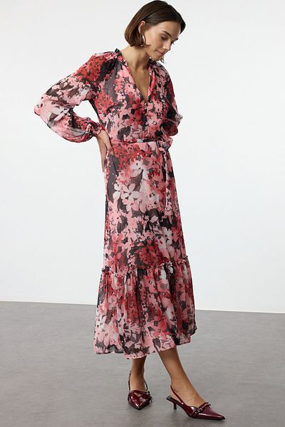 Trendyol Collection Μίντι φόρεμα με ροζ λουλουδάτο στάμπα - φούστα και φόδρα με φύλλο TWOAW24EL00356