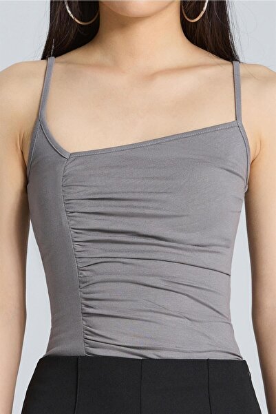 boutiquen 2564 Ανθρακί λουράκι μπλούζα με λεπτομέρεια συλλογής στη μία πλευρά