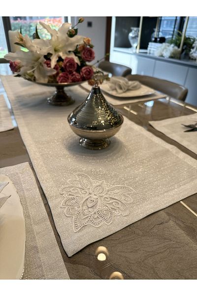 Decamor home Set de 7 bucăți din dantelă franceză din in, argintiu, alb argintiu, set american de service și alergare (NU INCLUDE ȘALVETUL)