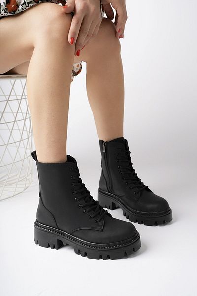 meyra'nın ayakkabıları Black Matte Women's Boots - Laced and Zippered