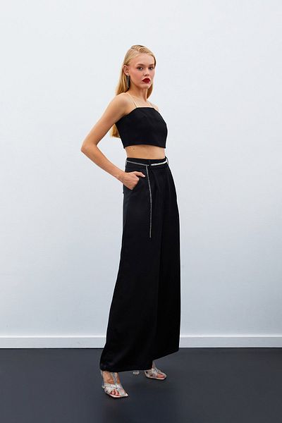 Sateen Pantaloni din satin cu centură de piatră - NEGRI