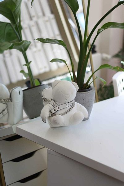 Moom Bag Geantă pentru telefon cu curea groasă de lanț pentru mascota ursuleț alb pentru femei