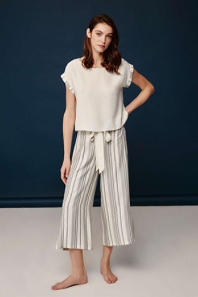 Bonnie Clyde Women's Ecru Viscose Wide Leg Capri & Blouse 2-Piece Pajama Set