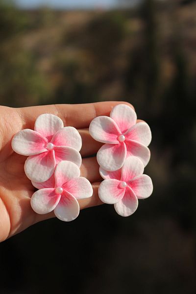 Gizy Store White Hawaiian Earrings - Polymer Clay Handmade