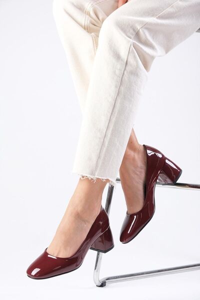 Mio Gusto Burgundy Jade Colored Patent Leather Block Round Toe Women's Mary Jane Heeled Shoes