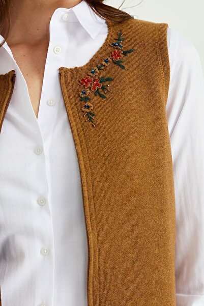 Desen Triko Дамска вълнена жилетка с бродирана дантела с нулева яка K.taba