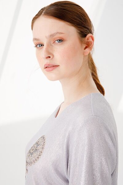 Desen Triko Γυναικεία μπλούζα με κοντό μανίκι σιφόν γυαλιστερό ύφασμα ασημί