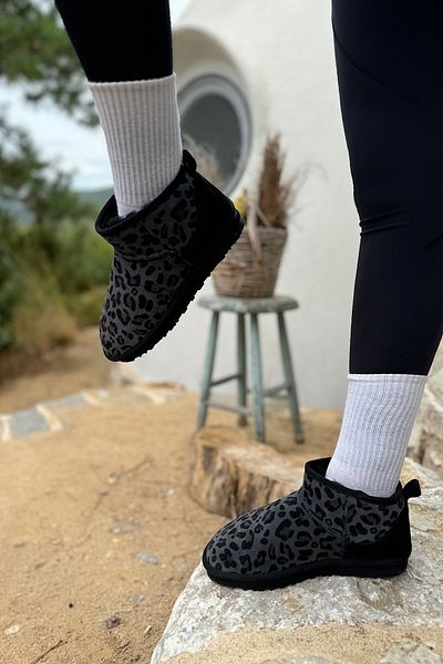 SHOEBELLAS Γυναικείες μπότες Prague Black από γνήσιο δέρμα Shearling