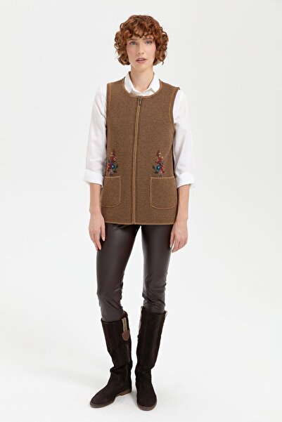 Desen Triko Дамски вълнен елек V.Camel - кръгло деколте и бродиран джоб