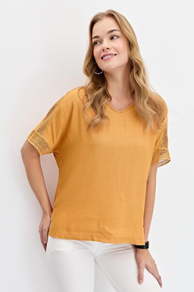 Desen Triko Women's V-Neck Shoulder Sleeve Lace T-shirt Mustard