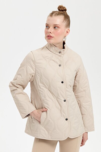 Desen Triko Kadın Önü Çıtçıtlı Soğan Desenli Kısa Kapitone Ceket Bej
